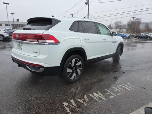 2024 Volkswagen Atlas Cross Sport 2.0T SE w/Technology
