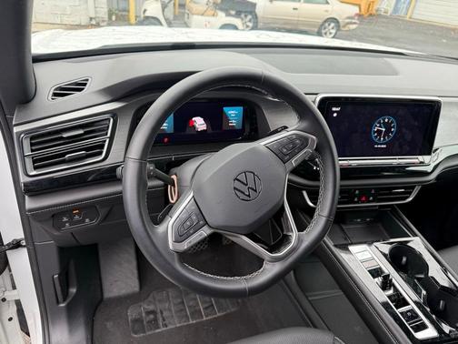 2024 Volkswagen Atlas Cross Sport 2.0T SE w/Technology