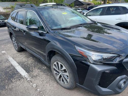 Crystal Black Silica 2024 Subaru Outback Premium