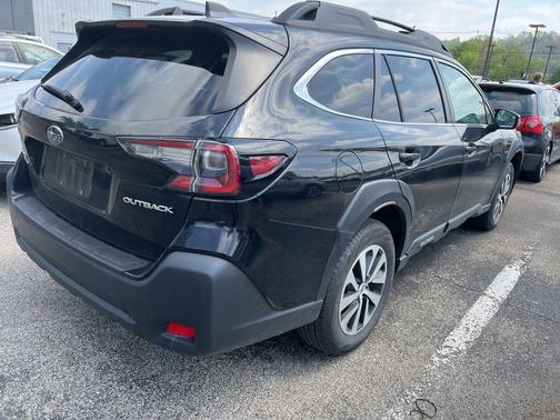Crystal Black Silica 2024 Subaru Outback Premium