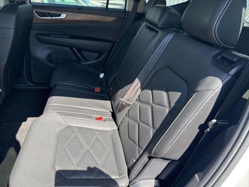 2025 Volkswagen Atlas 2.0T SE