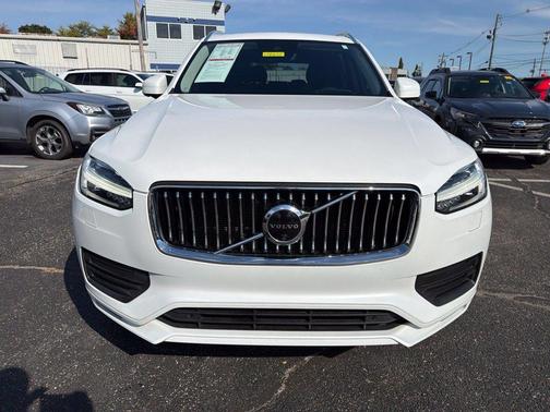 Crystal White Metallic 2020 Volvo XC90 T6 Momentum 7 Passenger