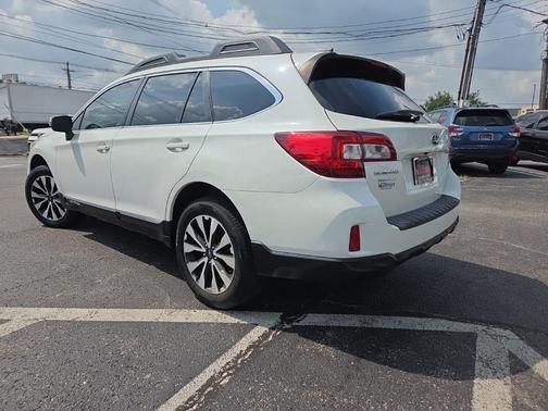 Crystal White Pearl 2017 Subaru Outback 2.5i Limited