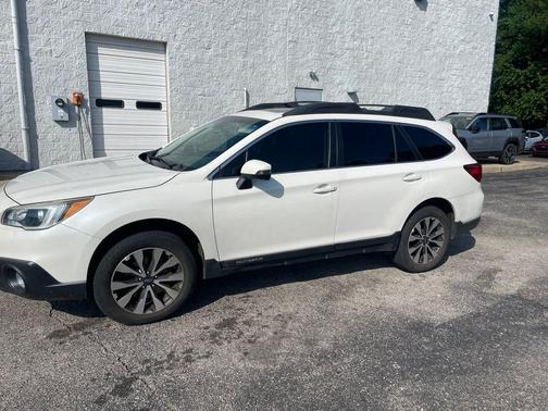 Crystal White Pearl 2017 Subaru Outback 2.5i Limited