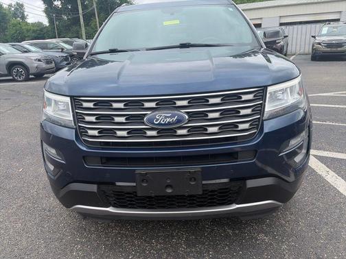 Blue Jeans Metallic 2017 Ford Explorer XLT