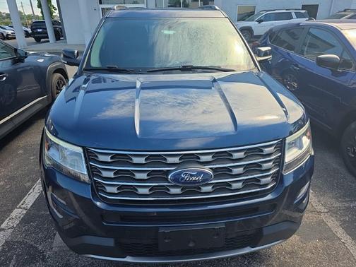 Blue Jeans Metallic 2017 Ford Explorer XLT