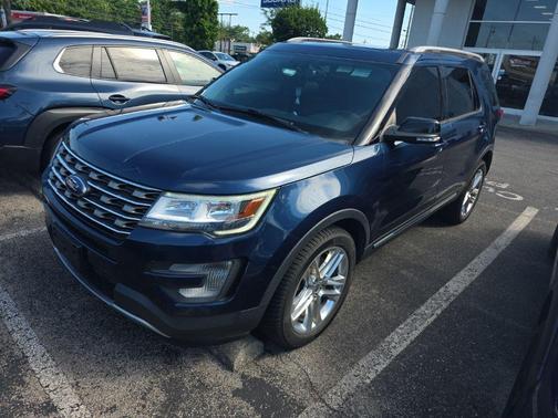 Blue Jeans Metallic 2017 Ford Explorer XLT