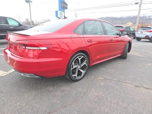 2021 Volkswagen Passat 2.0T R-Line