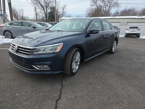 2018 Volkswagen Passat 2.0T SE w/ Technology