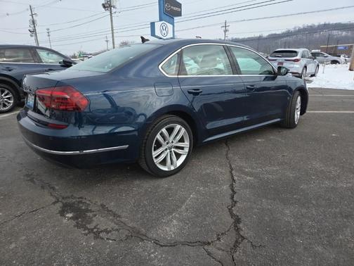 2018 Volkswagen Passat 2.0T SE w/ Technology