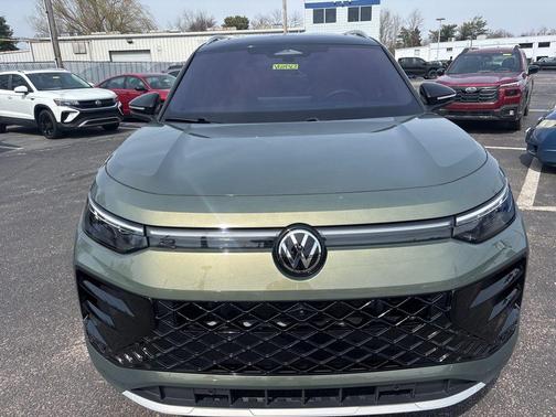2025 Volkswagen Tiguan 2.0T SEL R-Line
