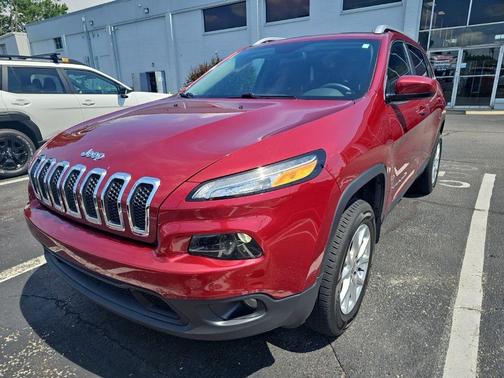 Deep Cherry Red Crystal Pearlcoat 2017 Jeep Cherokee Latitude
