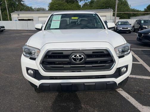Super White 2017 Toyota Tacoma SR5