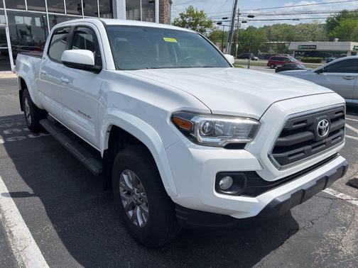 Super White 2017 Toyota Tacoma SR5