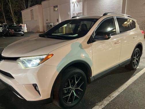 2018 Toyota RAV4 SE