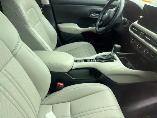 Platinum White Pearl 2026 Honda HR-V EX-L
