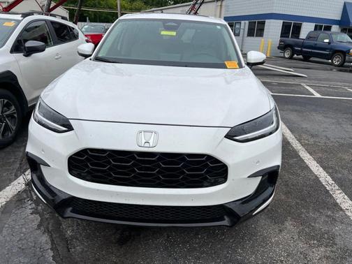 Platinum White Pearl 2026 Honda HR-V EX-L