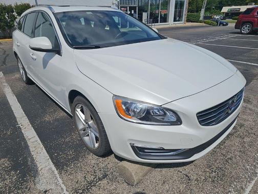 Crystal White Pearl 2015 Volvo V60 T5 Premier