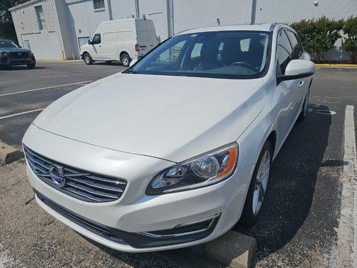 Crystal White Pearl 2015 Volvo V60 T5 Premier