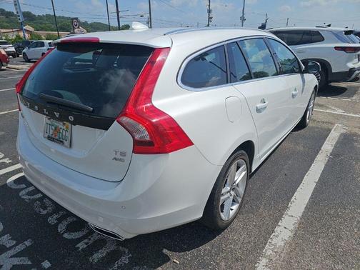 Crystal White Pearl 2015 Volvo V60 T5 Premier