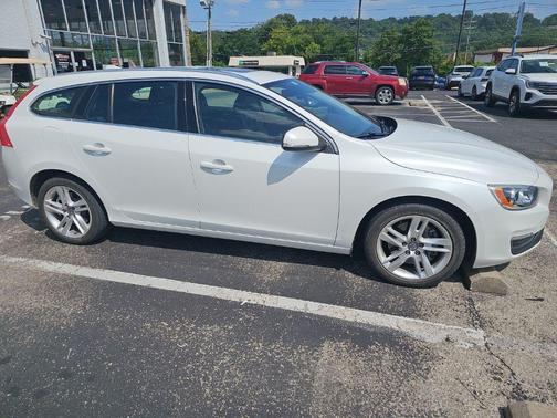 Crystal White Pearl 2015 Volvo V60 T5 Premier