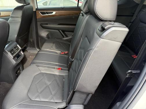 2025 Volkswagen Atlas 2.0T SE