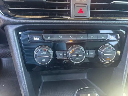 Deep Black Pearl Effect 2022 Volkswagen Taos 1.5T SEL