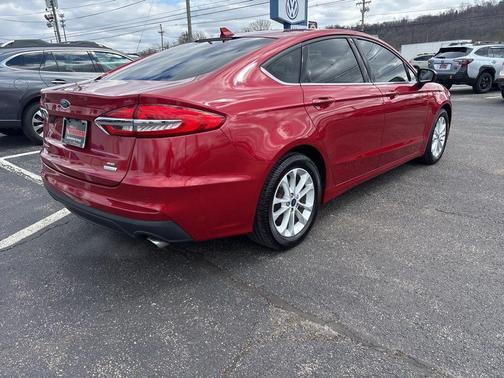 2020 Ford Fusion SE