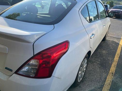 Cloud White 2016 Nissan Versa 1.6 SV