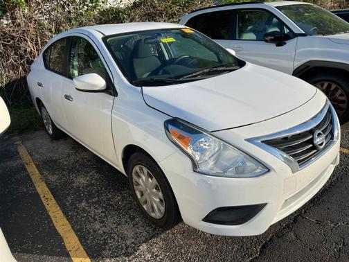 Cloud White 2016 Nissan Versa 1.6 SV