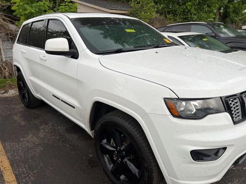 Bright White Clearcoat 2018 Jeep Grand Cherokee Altitude