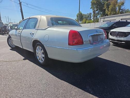 2004 Lincoln Town Car Ultimate