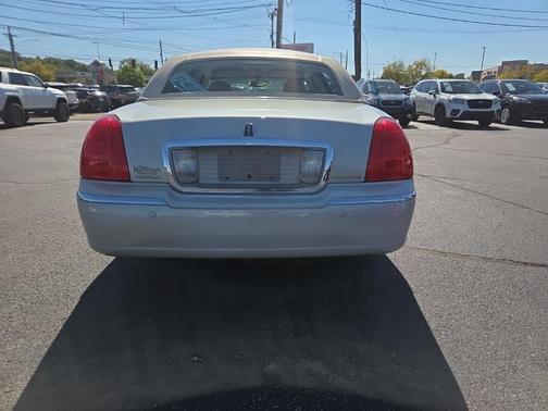 2004 Lincoln Town Car Ultimate