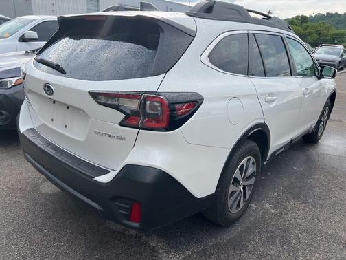 Crystal White Pearl 2022 Subaru Outback Premium