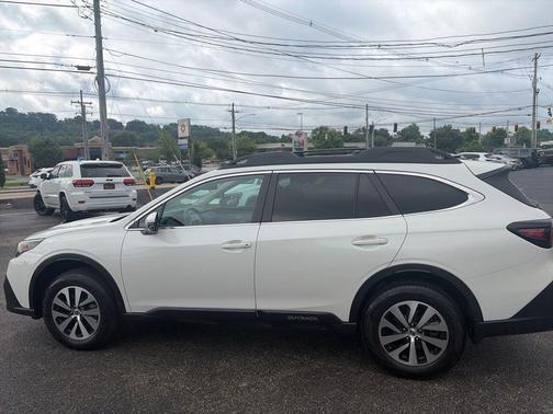 Crystal White Pearl 2022 Subaru Outback Premium