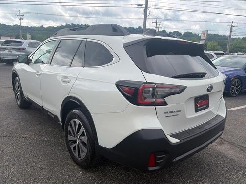 Crystal White Pearl 2022 Subaru Outback Premium