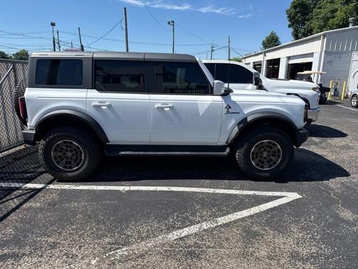 Oxford White 2025 Ford Bronco Outer Banks