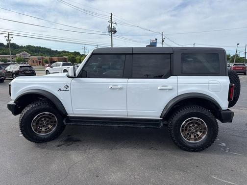 Oxford White 2025 Ford Bronco Outer Banks