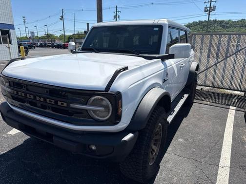 Oxford White 2025 Ford Bronco Outer Banks