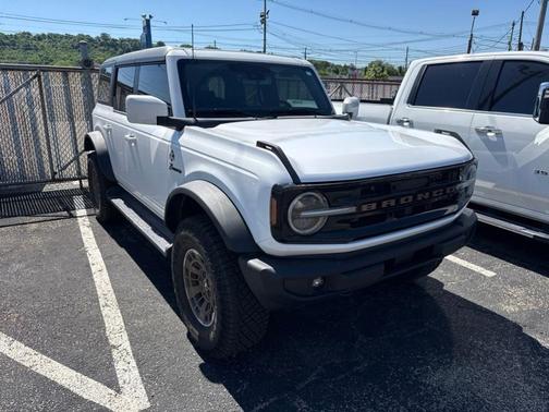 Oxford White 2025 Ford Bronco Outer Banks