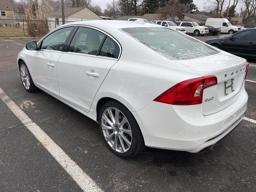 2016 Volvo S60 T5 Inscription Drive-E Platinum