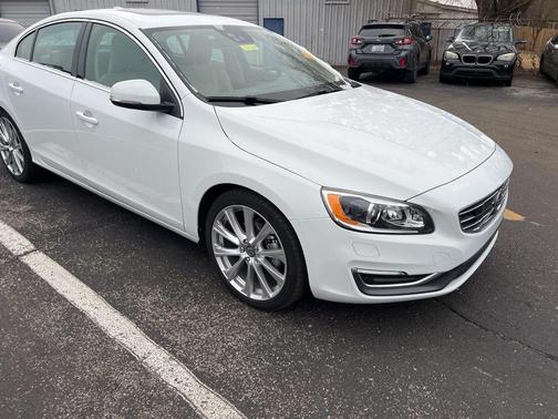 2016 Volvo S60 T5 Inscription Drive-E Platinum