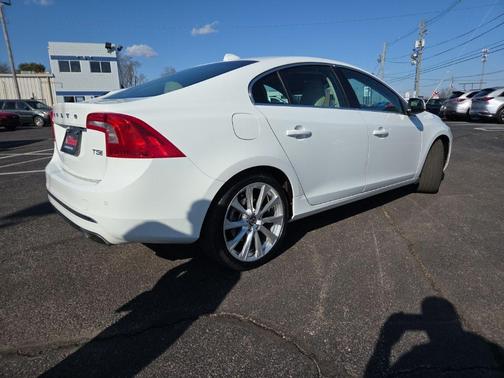 2016 Volvo S60 T5 Inscription Drive-E Platinum