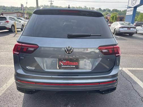 Platinum Gray Metallic 2024 Volkswagen Tiguan 2.0T SE R-Line Black