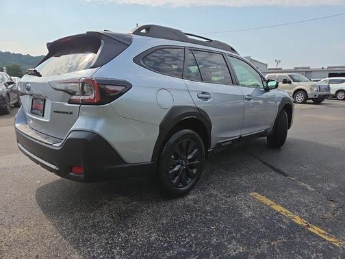 Ice Silver Metallic 2025 Subaru Outback Onyx Edition