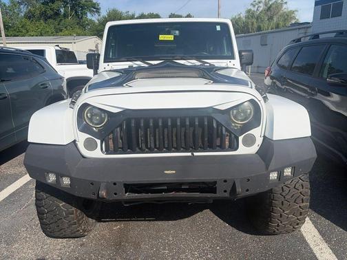 Bright White Clearcoat 2017 Jeep Wrangler Unlimited Sahara
