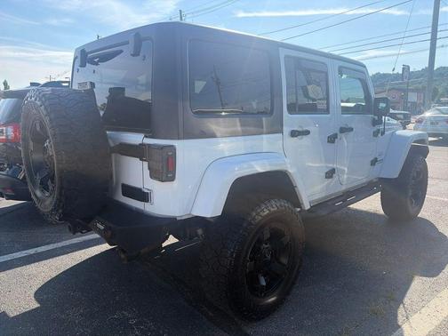 Bright White Clearcoat 2017 Jeep Wrangler Unlimited Sahara