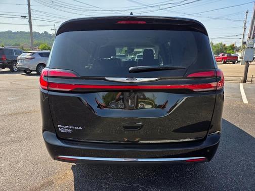 2024 Chrysler Pacifica Touring-L
