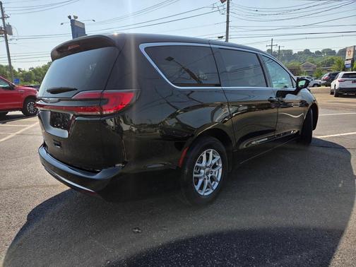 2024 Chrysler Pacifica Touring-L
