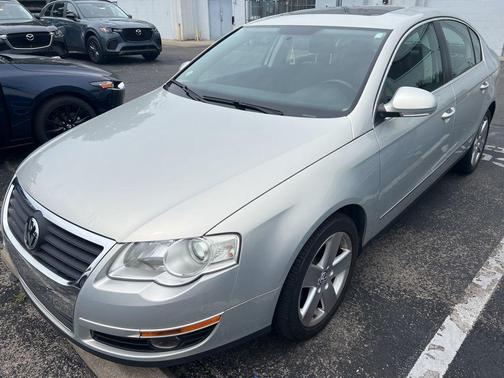White Gold Metallic 2009 Volkswagen Passat Komfort